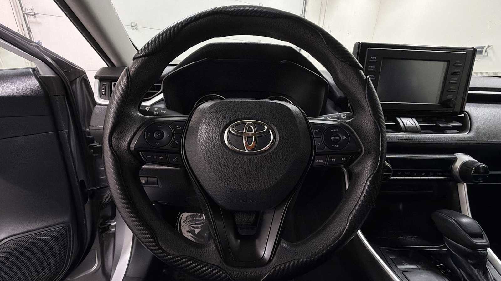 Thumbnail: 2019 Toyota RAV4 - 16