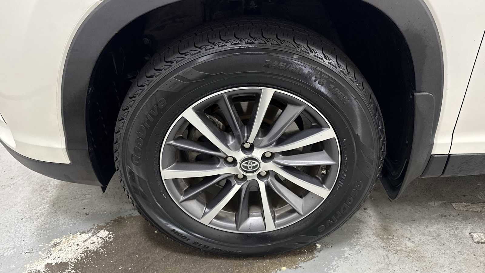 Thumbnail: 2019 Toyota Highlander - 10