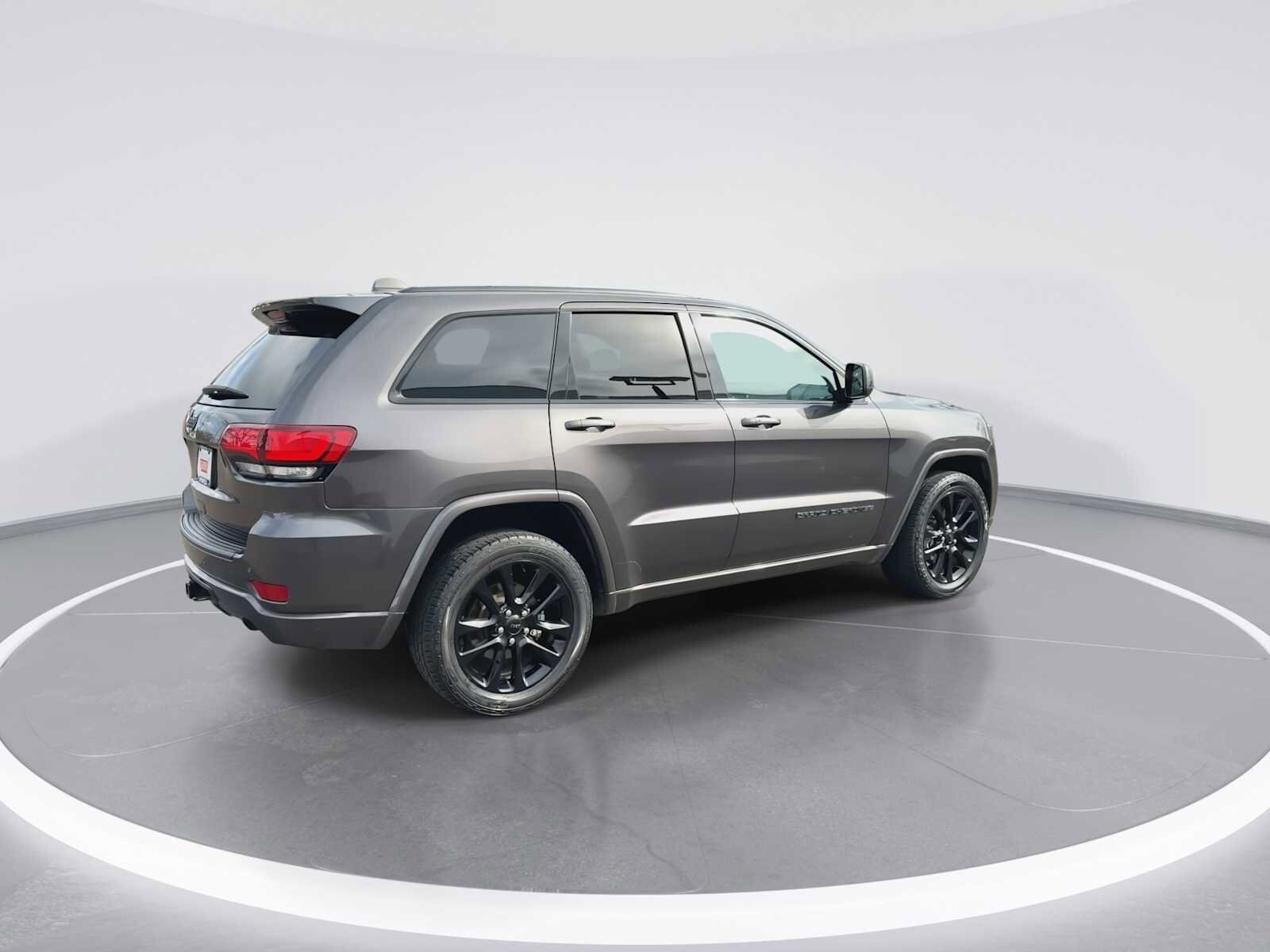 Thumbnail: 2020 Jeep Grand Cherokee - 8
