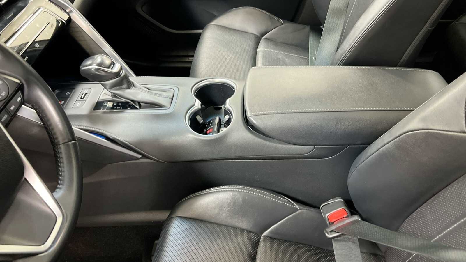 Thumbnail: 2021 Toyota Venza - 23