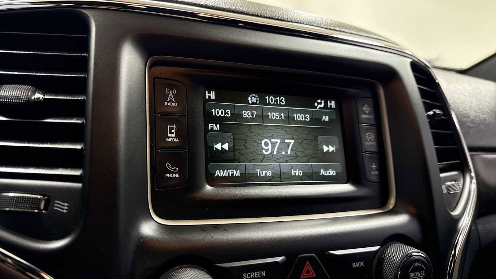 Thumbnail: 2016 Jeep Grand Cherokee - 18