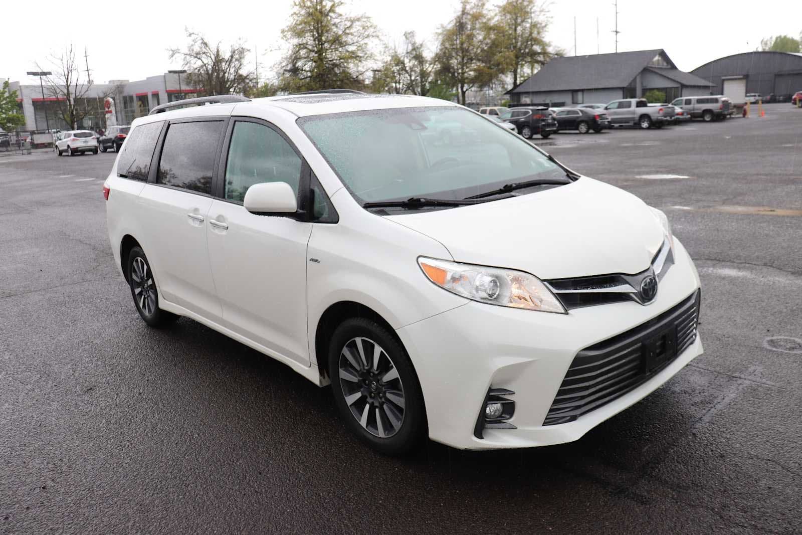 Thumbnail: 2020 Toyota Sienna - 3