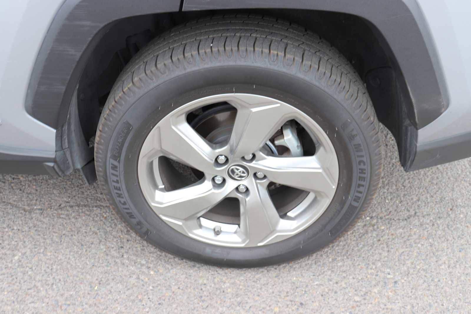 Thumbnail: 2019 Toyota RAV4 - 9