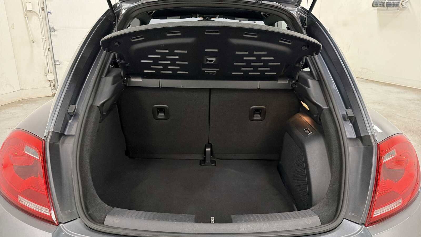 Thumbnail: 2014 Volkswagen Beetle - 29