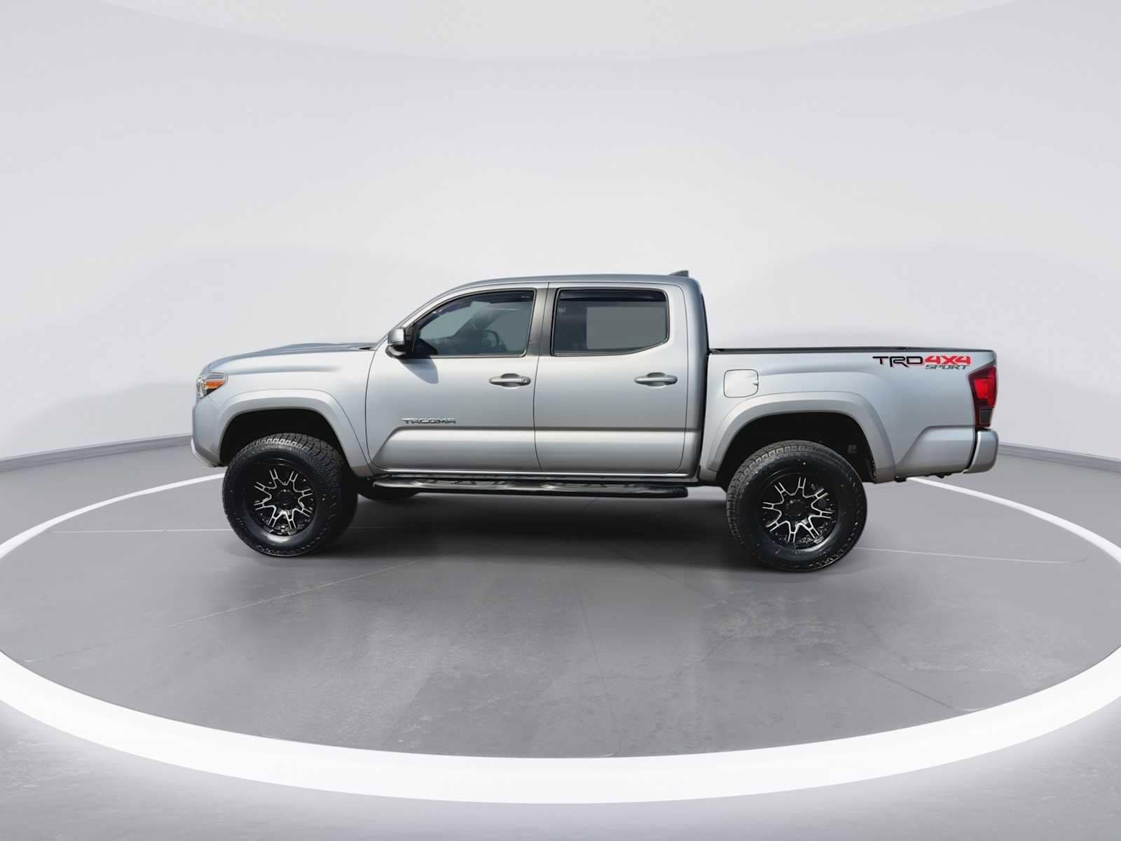 Thumbnail: 2018 Toyota Tacoma - 5