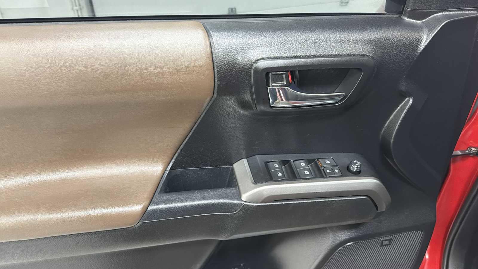 Thumbnail: 2022 Toyota Tacoma - 15