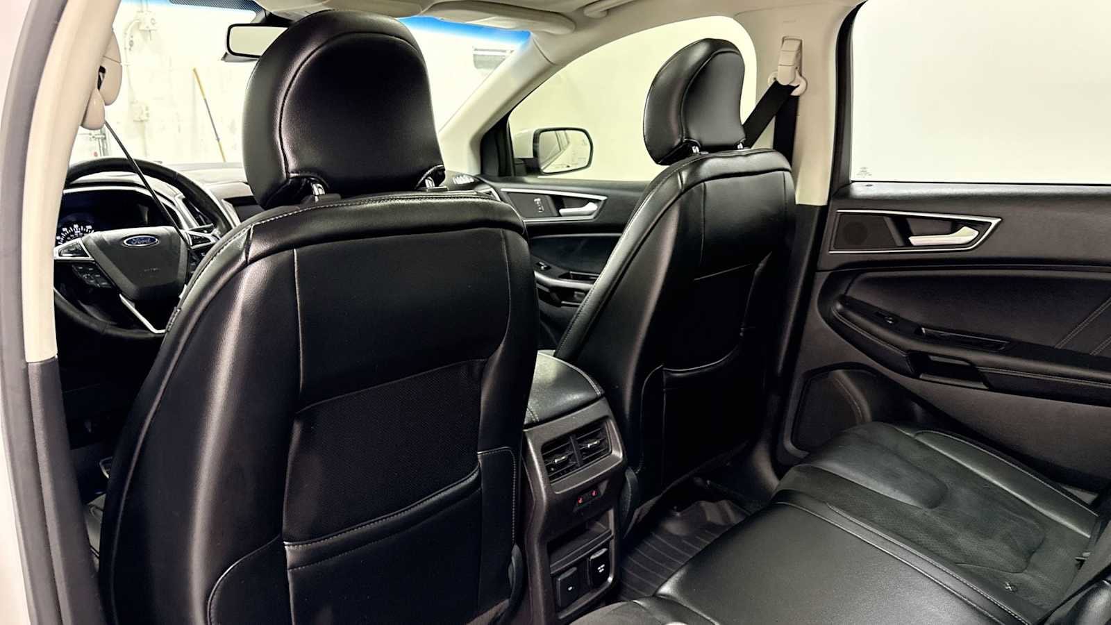 Thumbnail: 2015 Ford Edge - 26