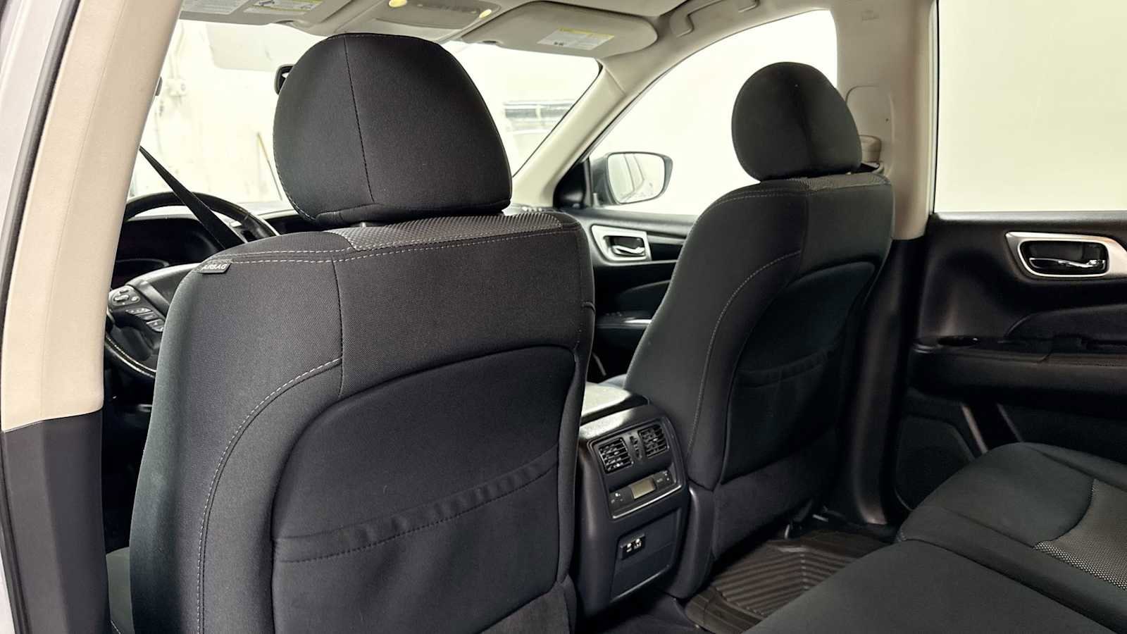 Thumbnail: 2019 Nissan Pathfinder - 25