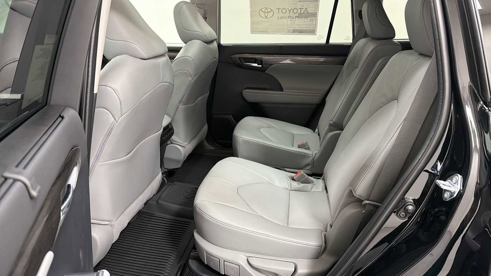 Thumbnail: 2026 Toyota Highlander - 25