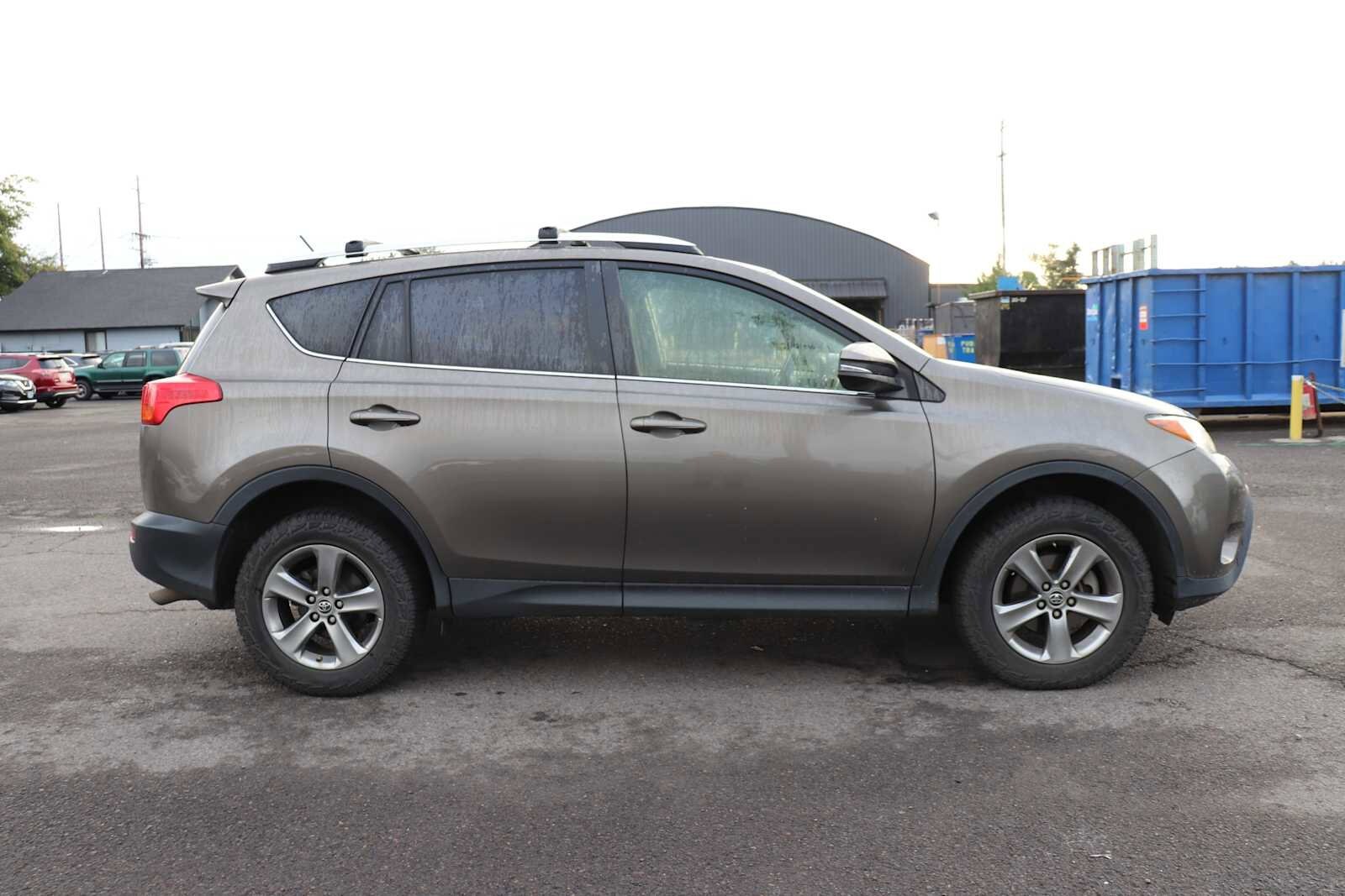 2015 Toyota RAV4 XLE photo 4