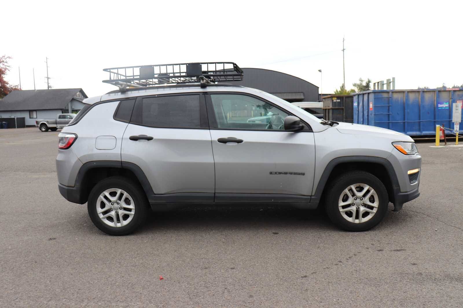 2017 Jeep Compass Sport photo 2