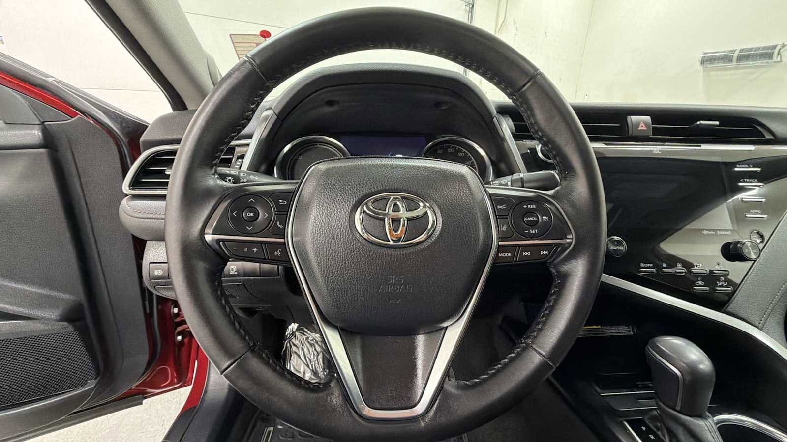 Thumbnail: 2020 Toyota Camry - 16