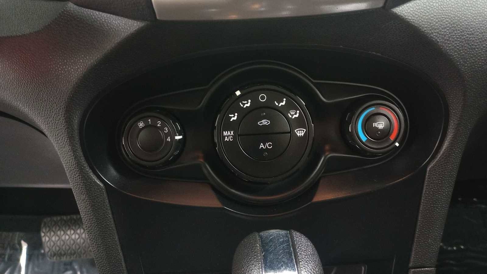 Thumbnail: 2011 Ford Fiesta - 19