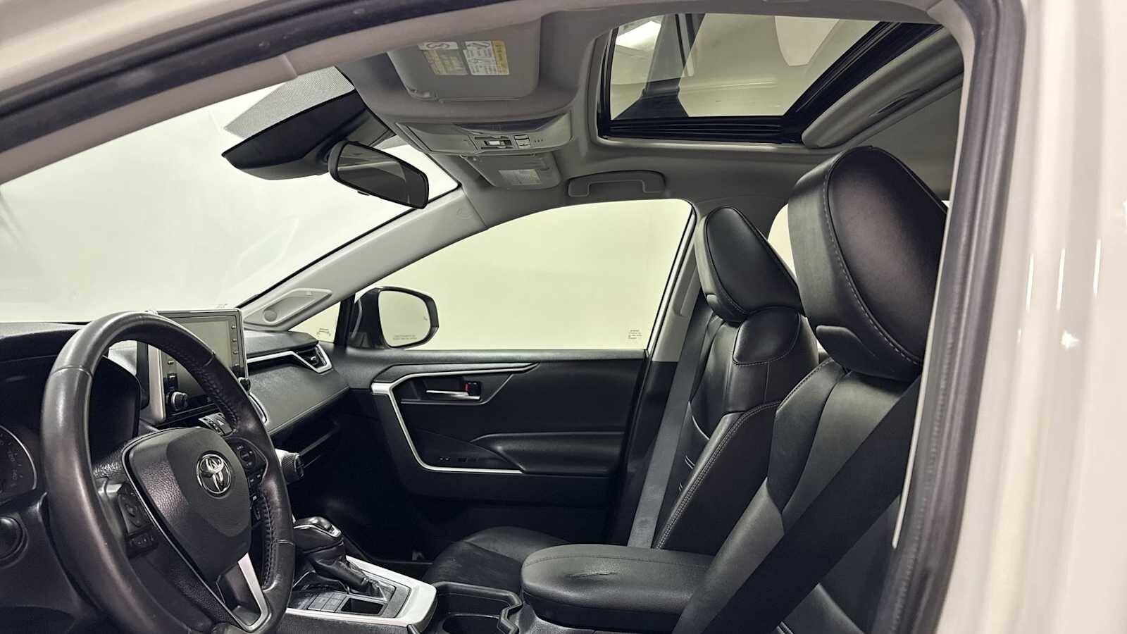 Thumbnail: 2020 Toyota RAV4 - 23