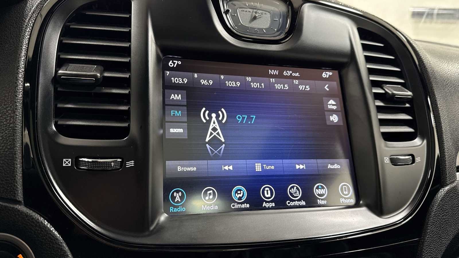 Thumbnail: 2017 Chrysler 300 - 18