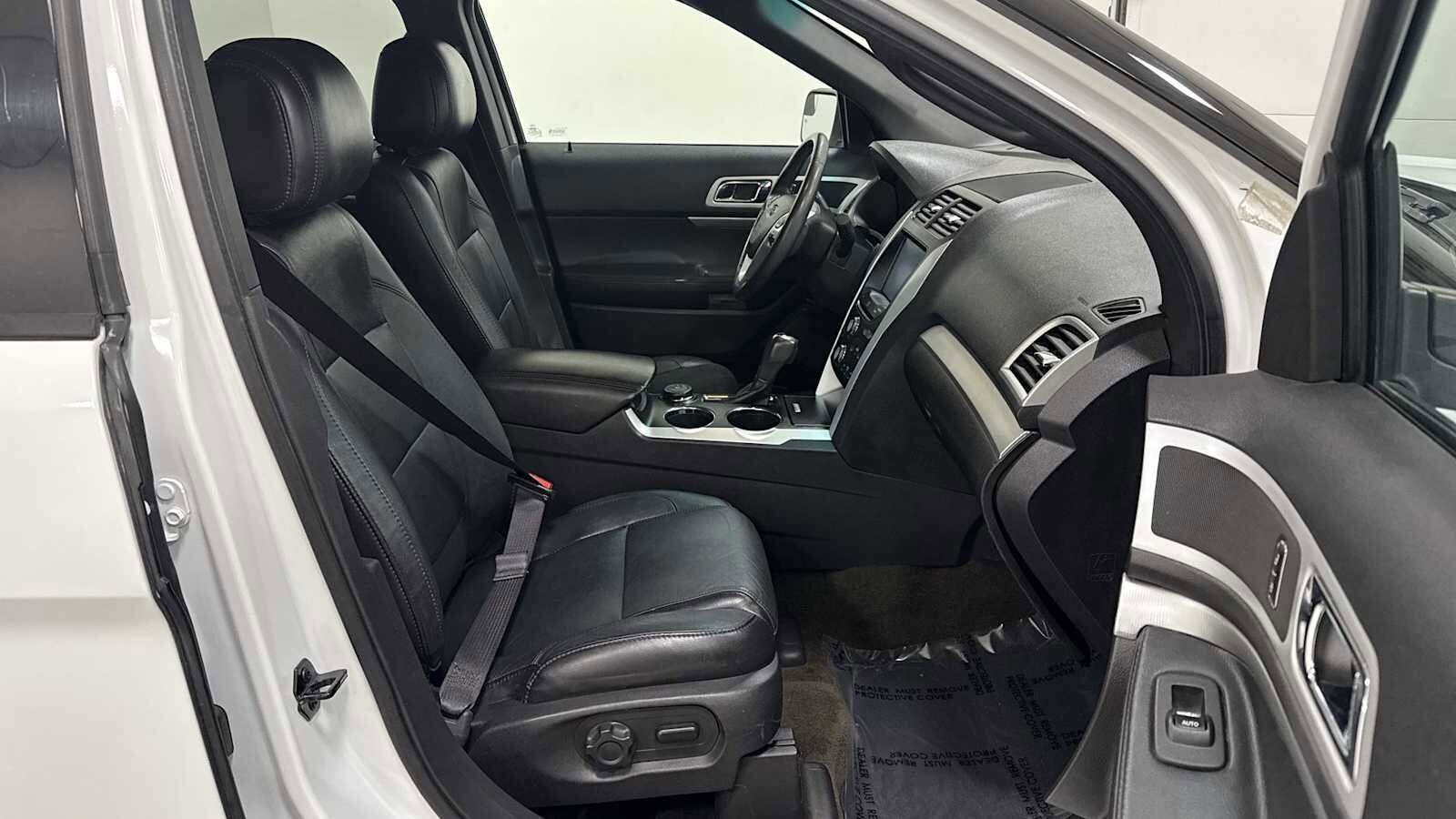 Thumbnail: 2013 Ford Explorer - 29