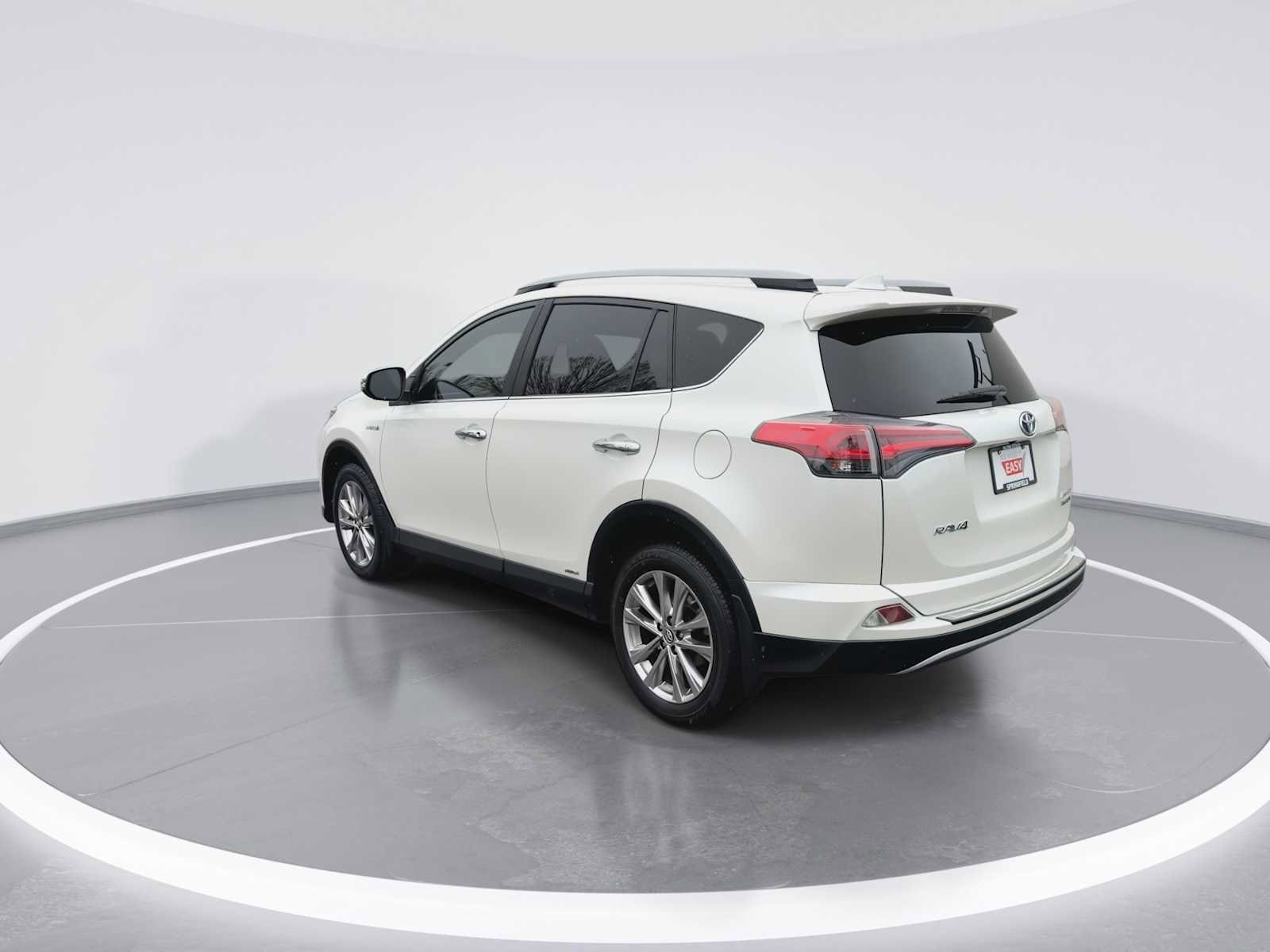 Thumbnail: 2017 Toyota RAV4 - 6