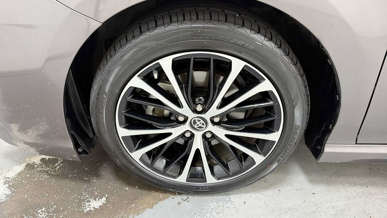 Thumbnail: 2019 Toyota Camry - 10
