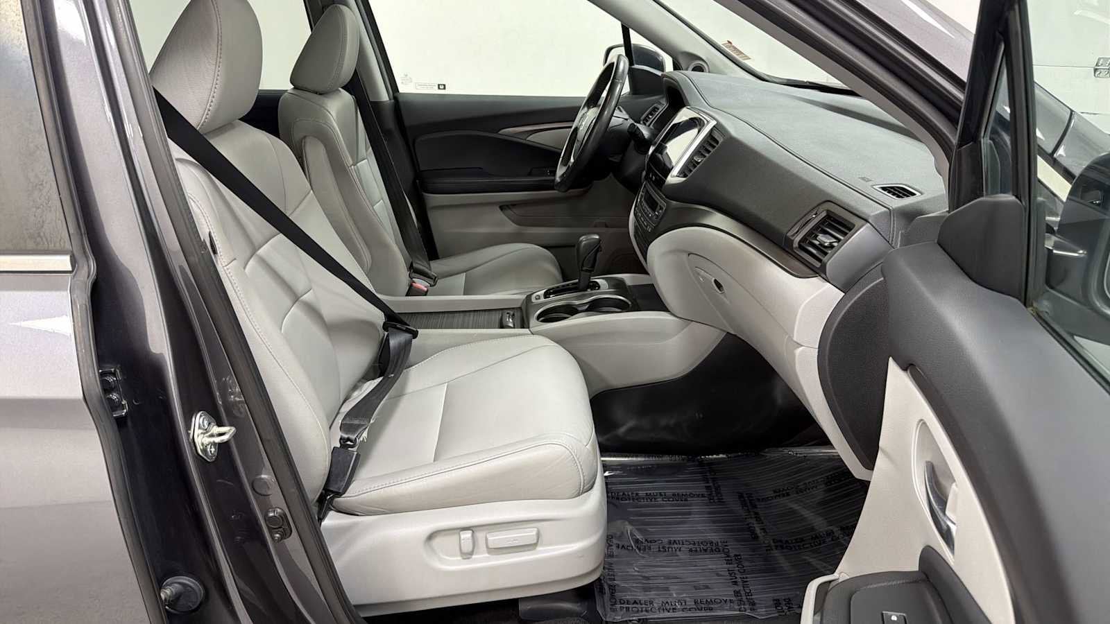 Thumbnail: 2017 Honda Pilot - 30