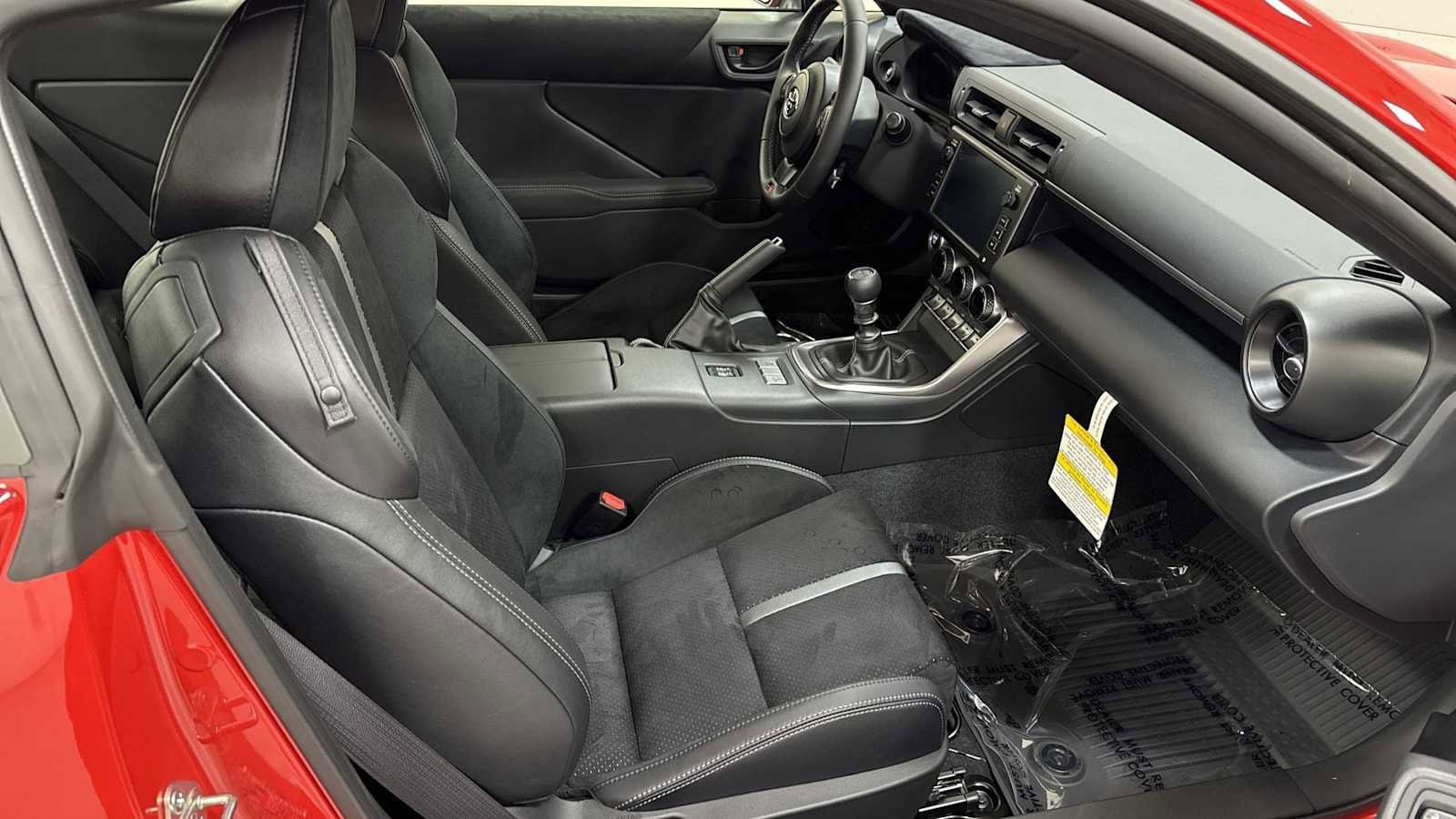 Thumbnail: 2025 Toyota GR86 - 28