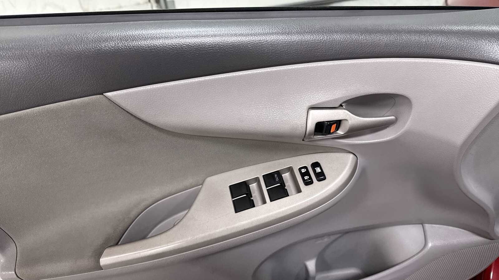 Thumbnail: 2010 Toyota Corolla - 15