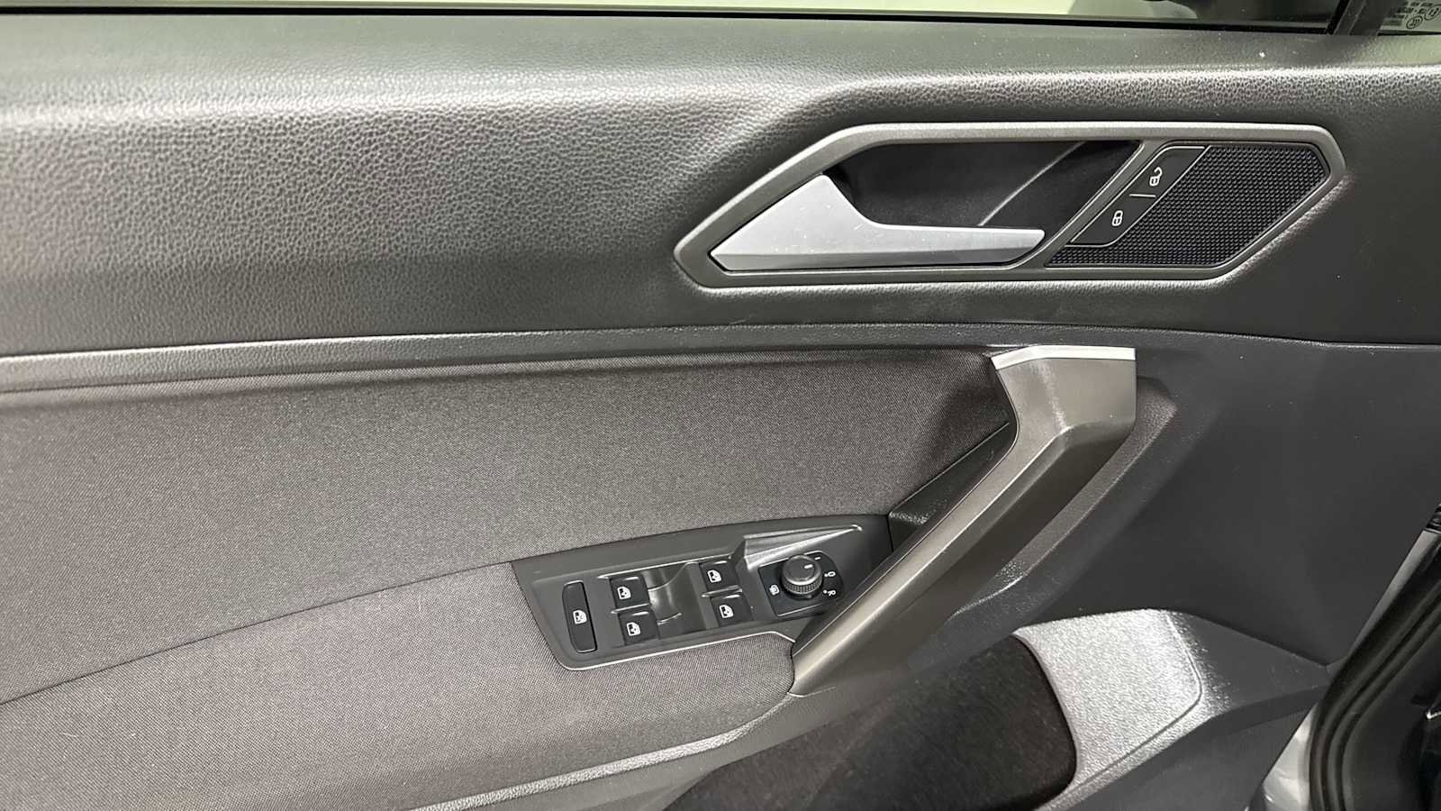 Thumbnail: 2021 Volkswagen Tiguan - 15