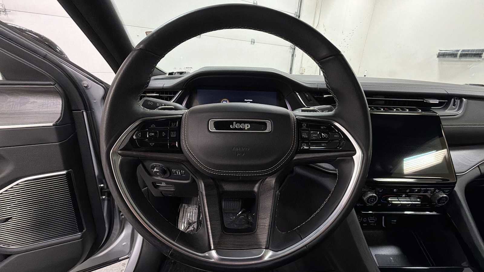 Thumbnail: 2022 Jeep Grand Cherokee - 16