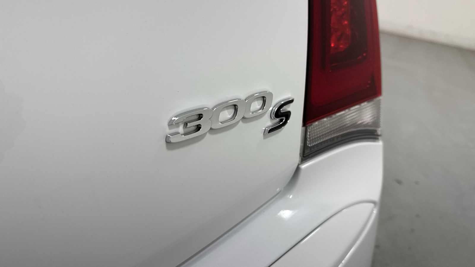 Thumbnail: 2017 Chrysler 300 - 29