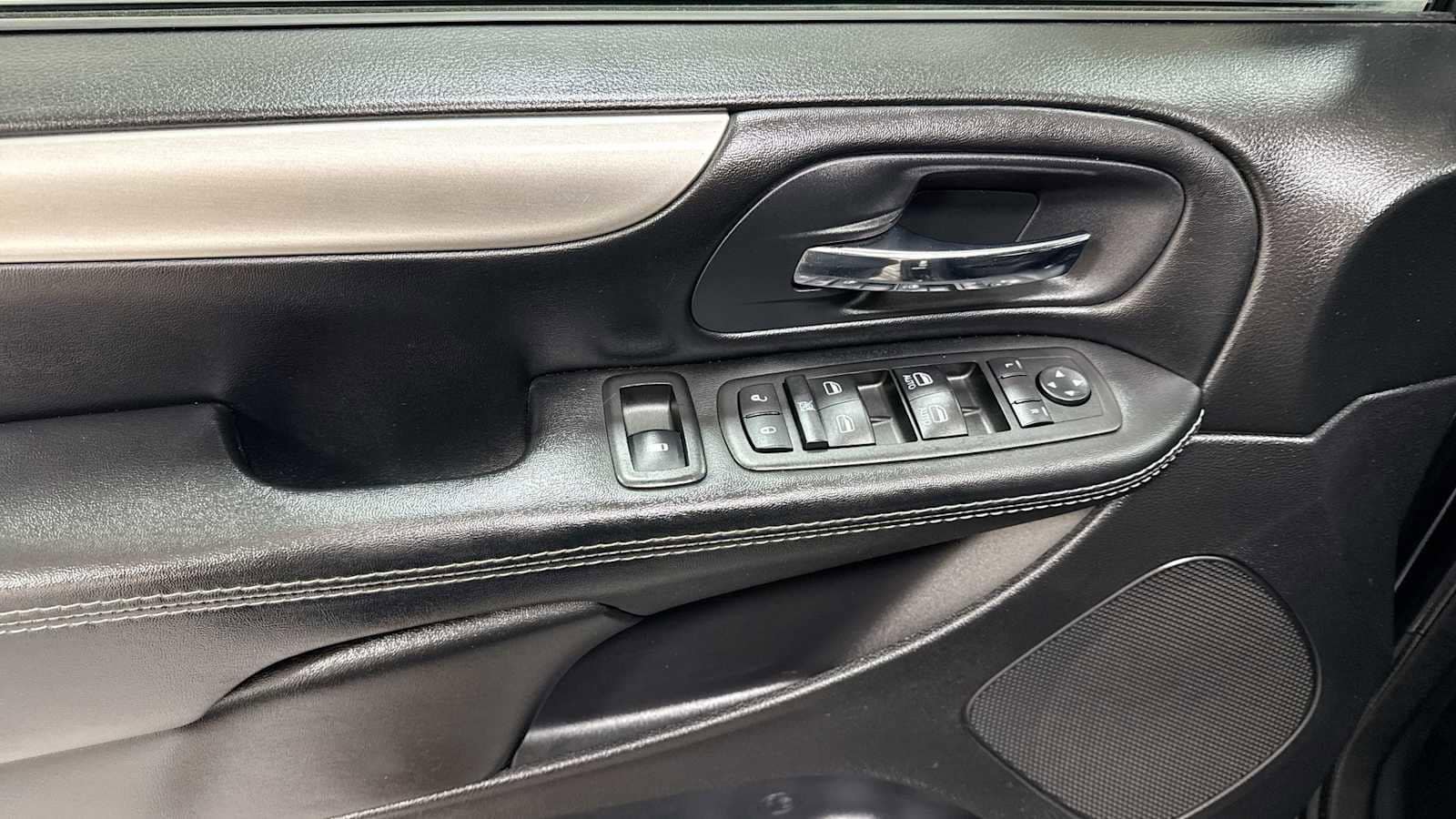 Thumbnail: 2015 Dodge Grand Caravan - 15