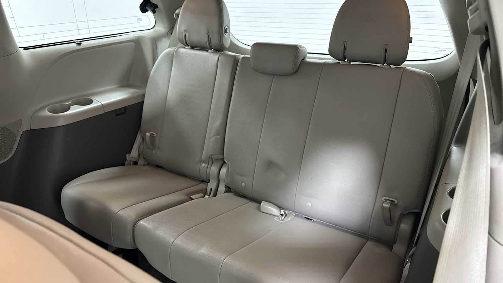 Thumbnail: 2017 Toyota Sienna - 26