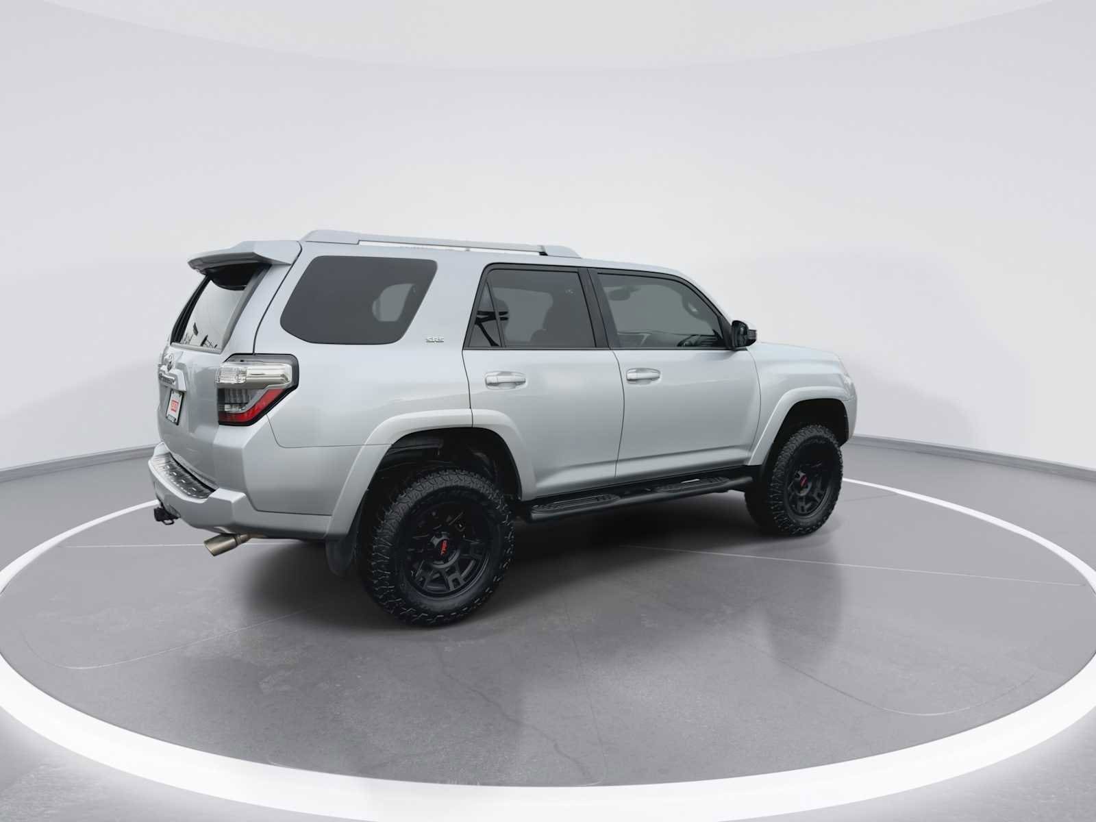 Thumbnail: 2016 Toyota 4Runner - 8