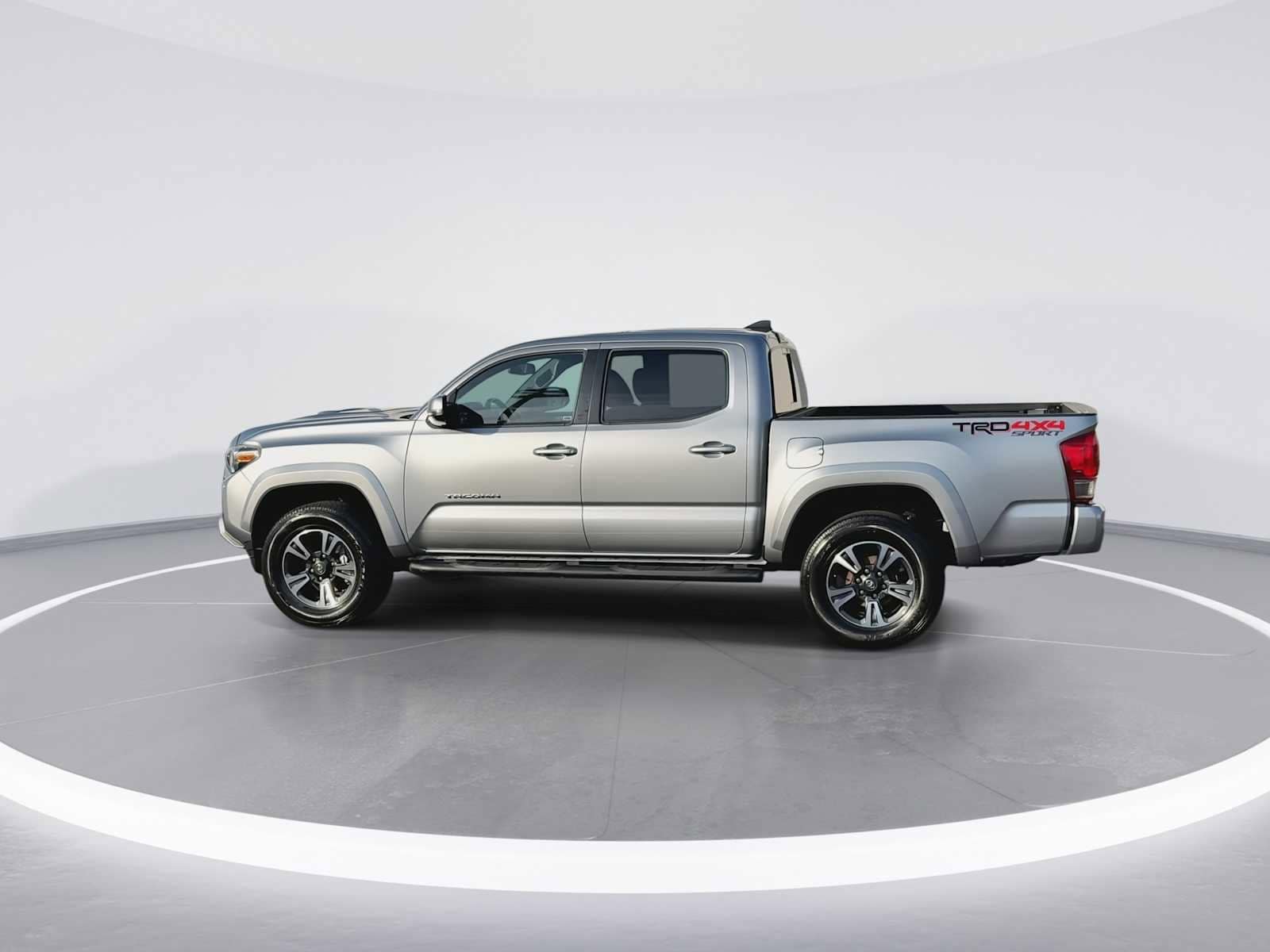 Thumbnail: 2017 Toyota Tacoma - 5