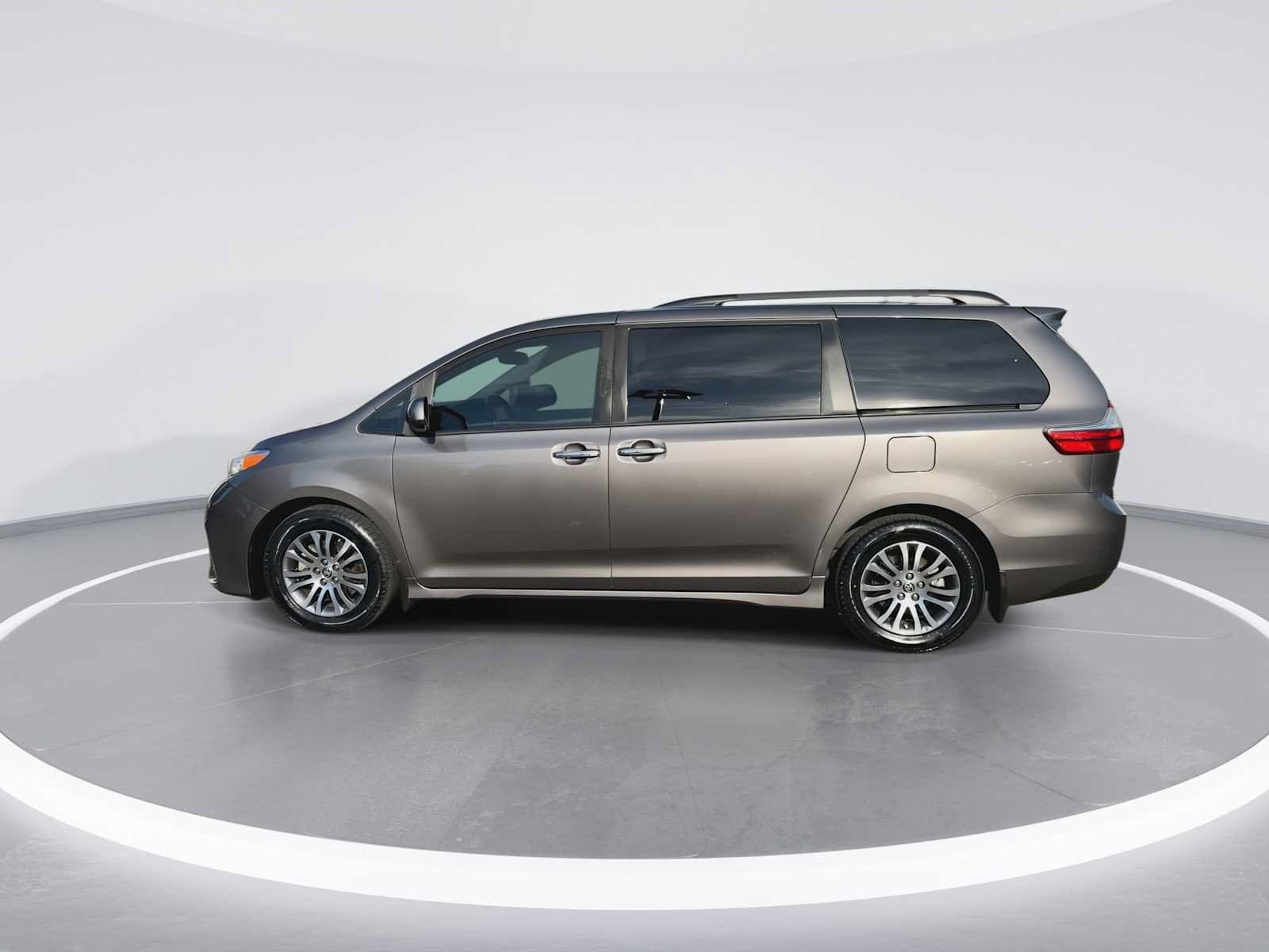 Thumbnail: 2020 Toyota Sienna - 5