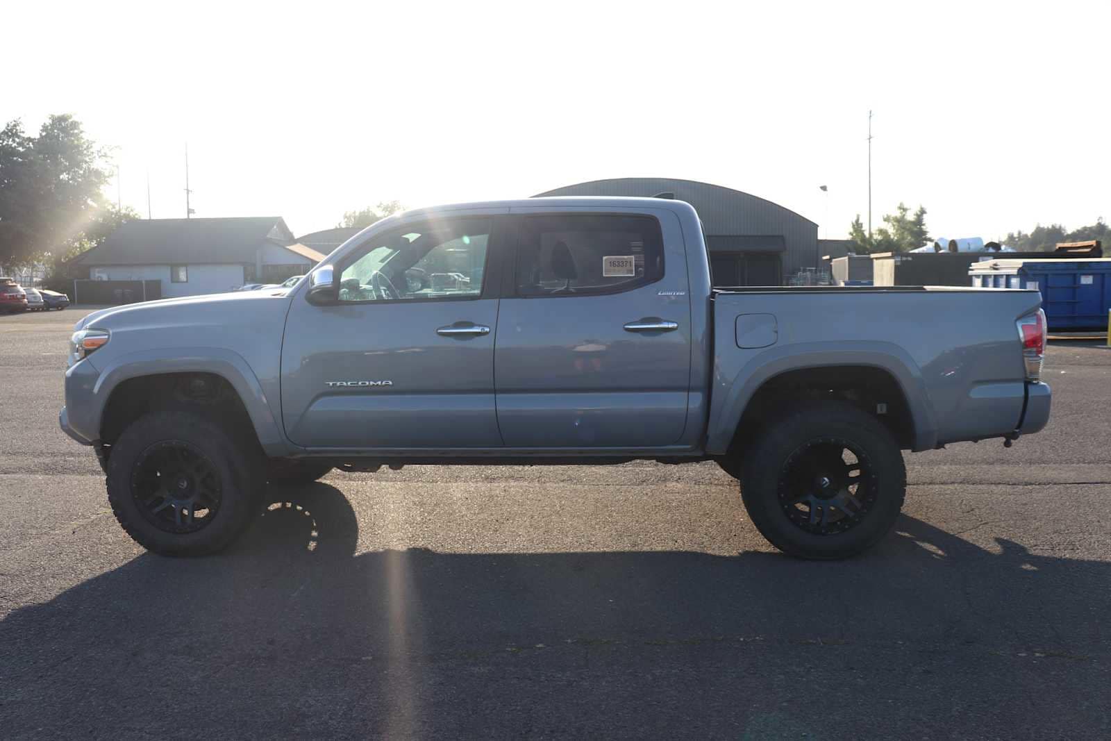 Thumbnail: 2018 Toyota Tacoma - 8