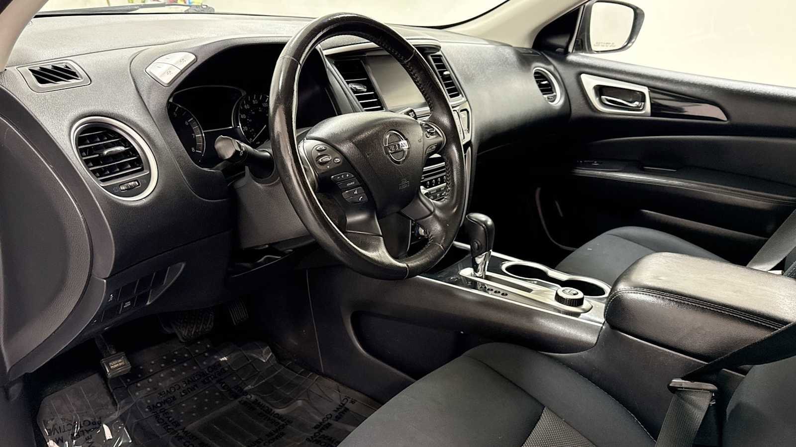 Thumbnail: 2019 Nissan Pathfinder - 12
