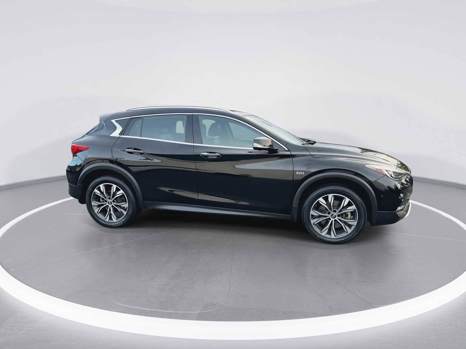 Thumbnail: 2018 INFINITI QX30 - 9