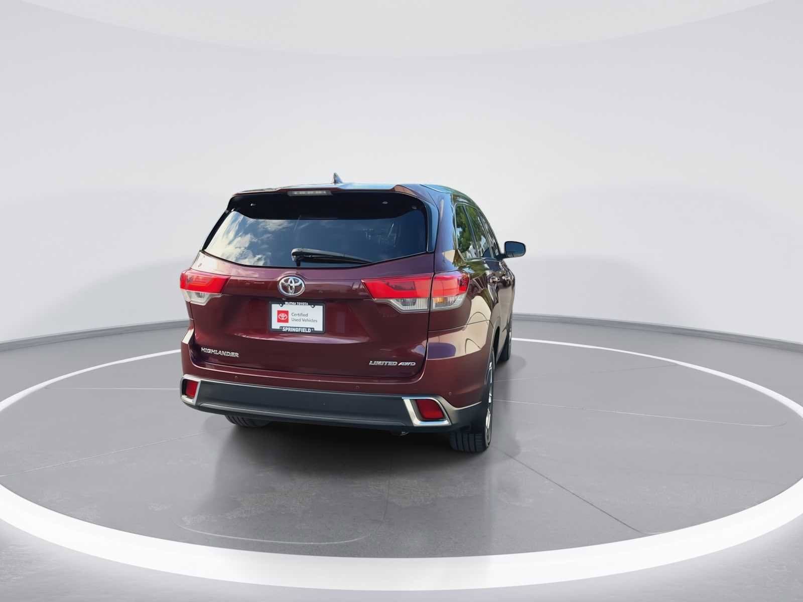 Thumbnail: 2019 Toyota Highlander - 7