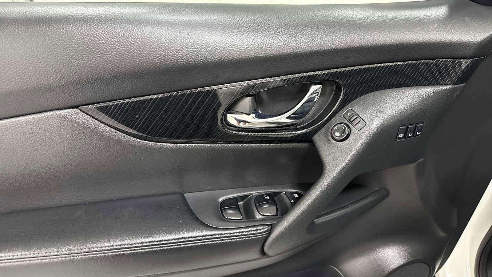 Thumbnail: 2020 Nissan Rogue - 15