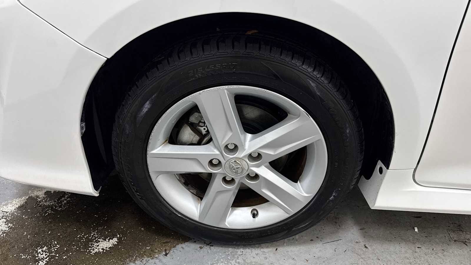 Thumbnail: 2012 Toyota Camry - 10