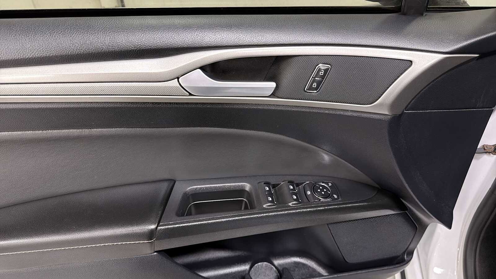 Thumbnail: 2020 Ford Fusion - 15