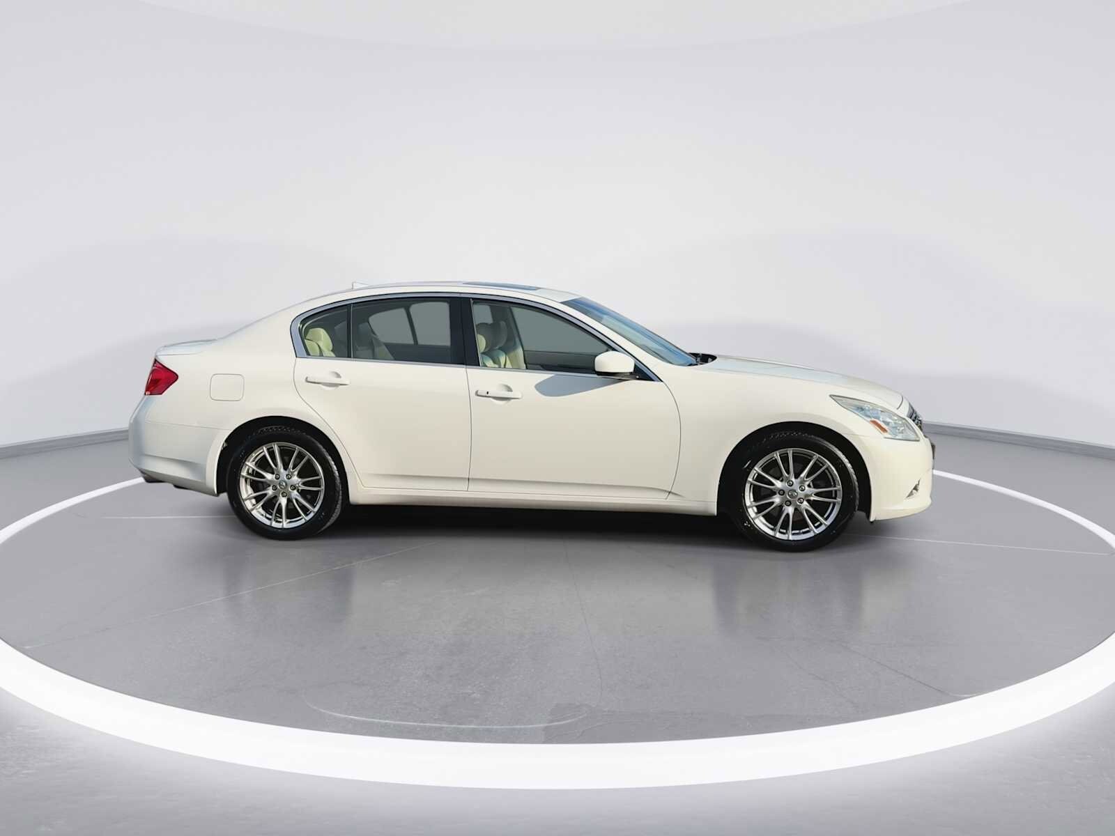 Thumbnail: 2010 INFINITI G37 - 9