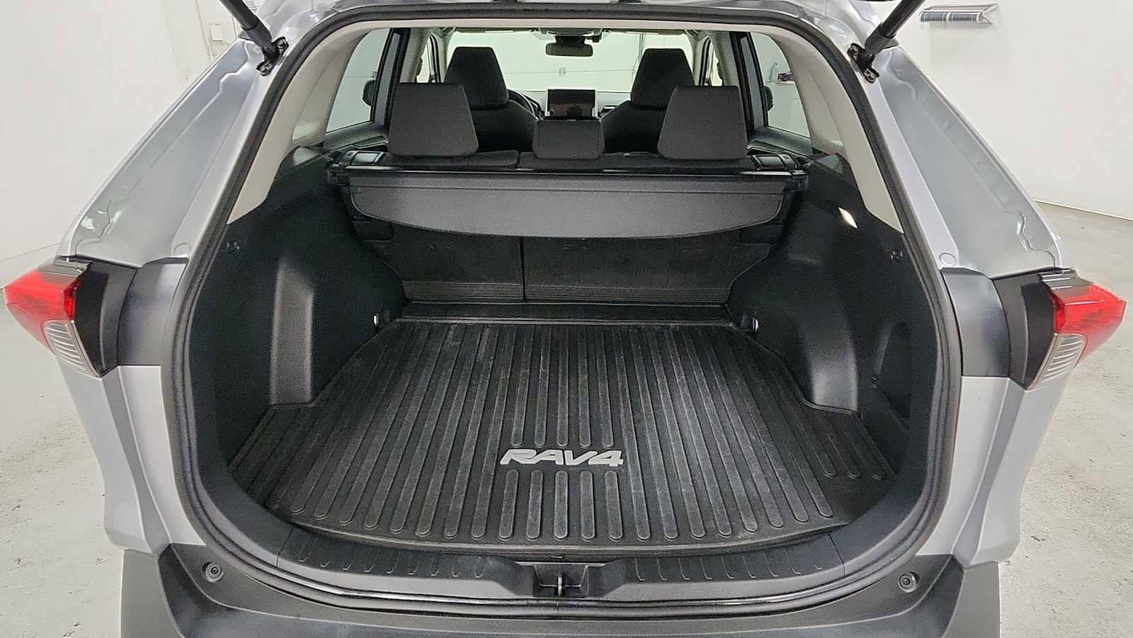 Thumbnail: 2025 Toyota RAV4 - 28