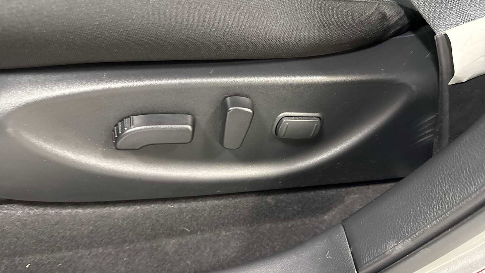 Thumbnail: 2021 Nissan Leaf - 14