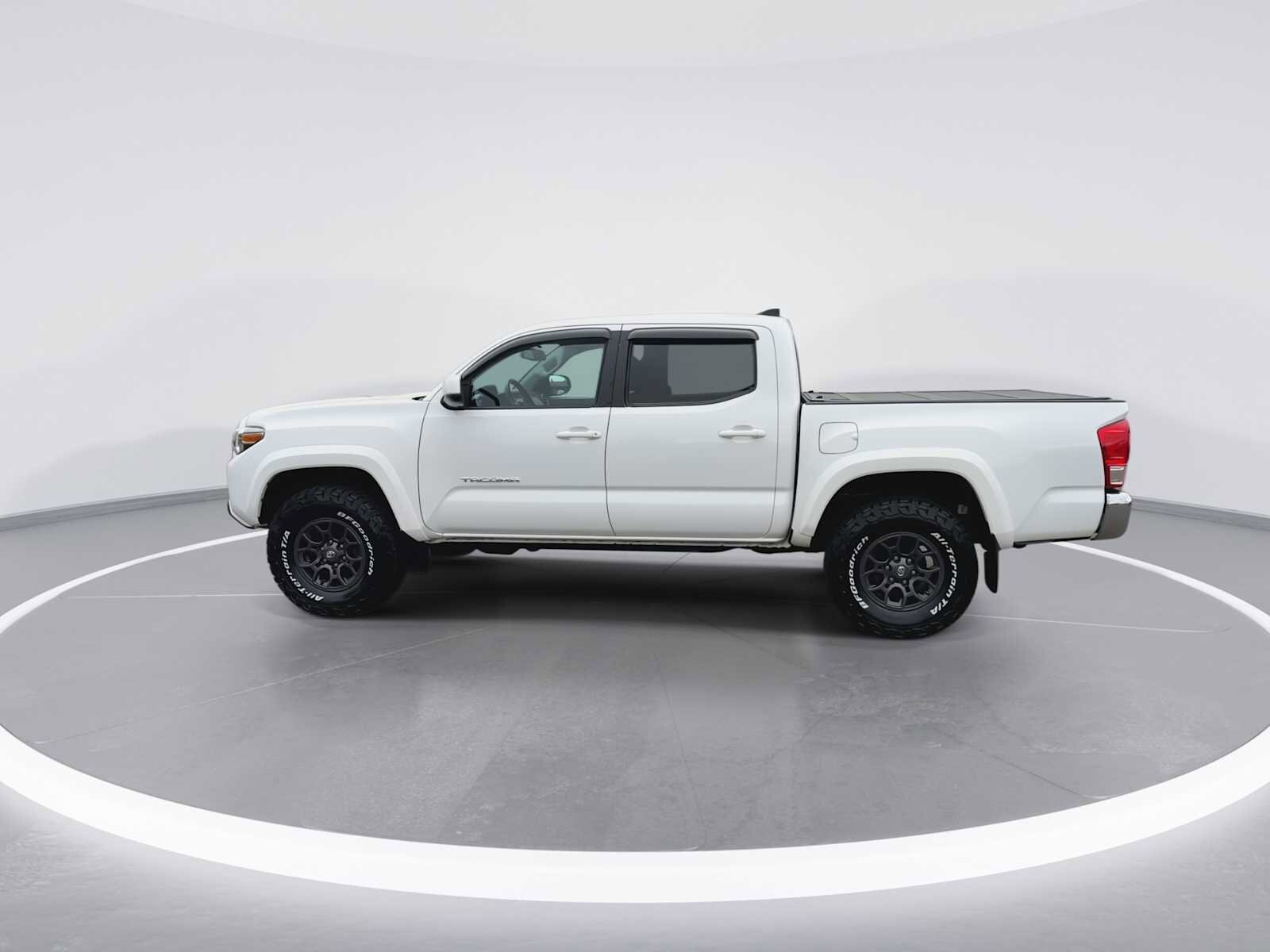 Thumbnail: 2017 Toyota Tacoma - 5