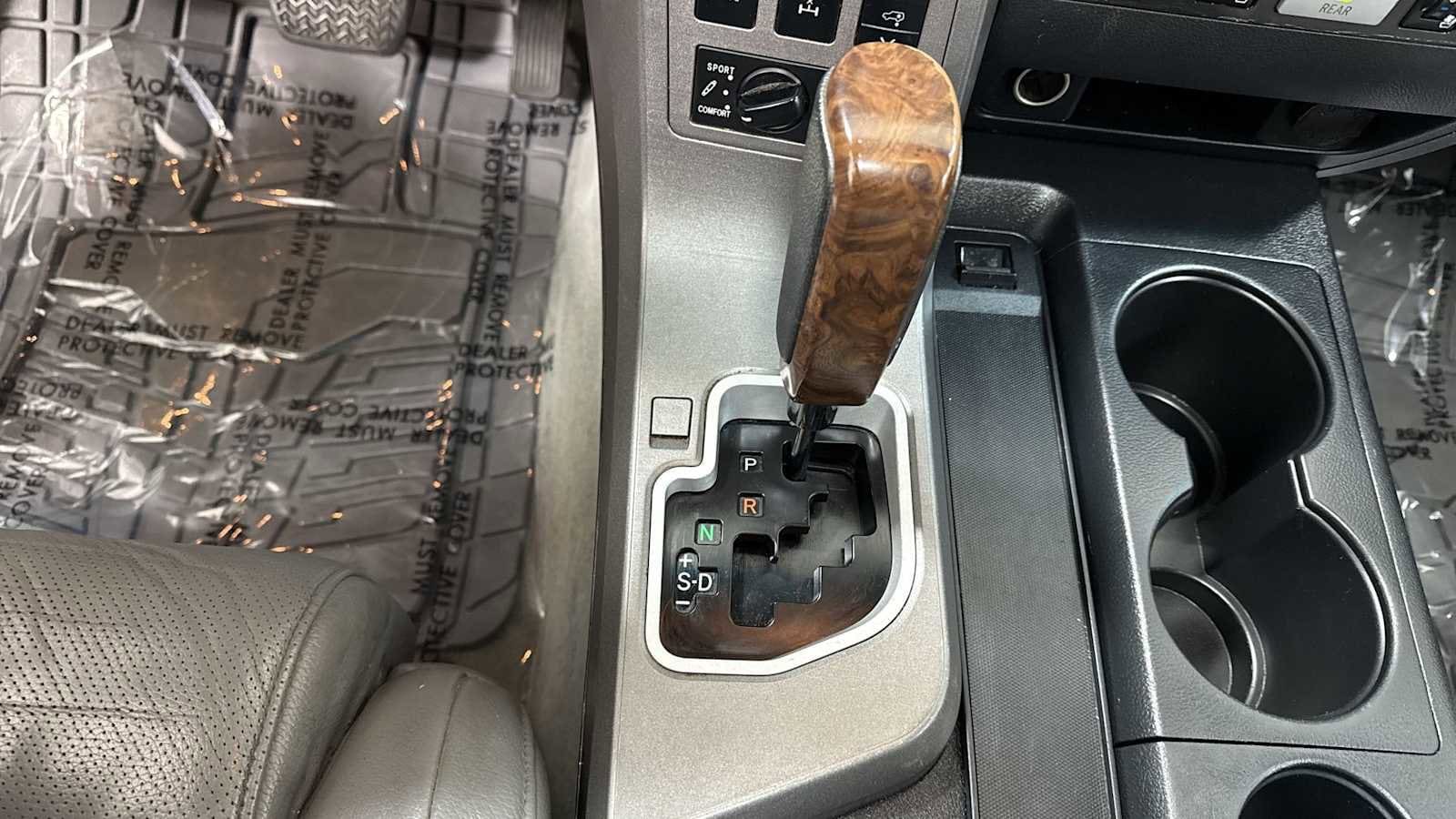 Thumbnail: 2010 Toyota Sequoia - 21