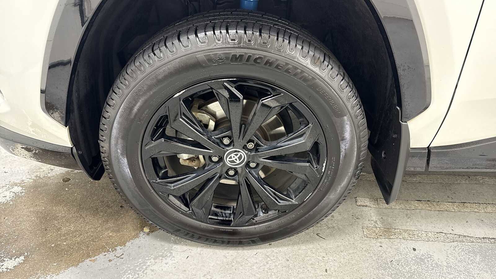 Thumbnail: 2022 Toyota RAV4 - 10