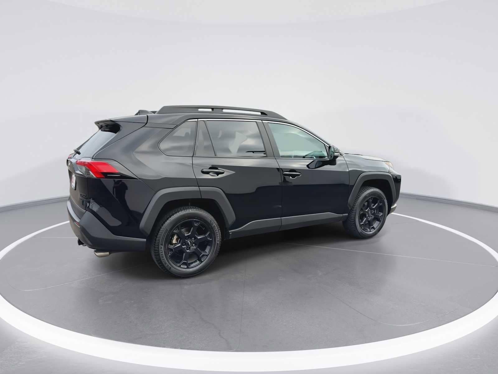 Thumbnail: 2022 Toyota RAV4 - 8
