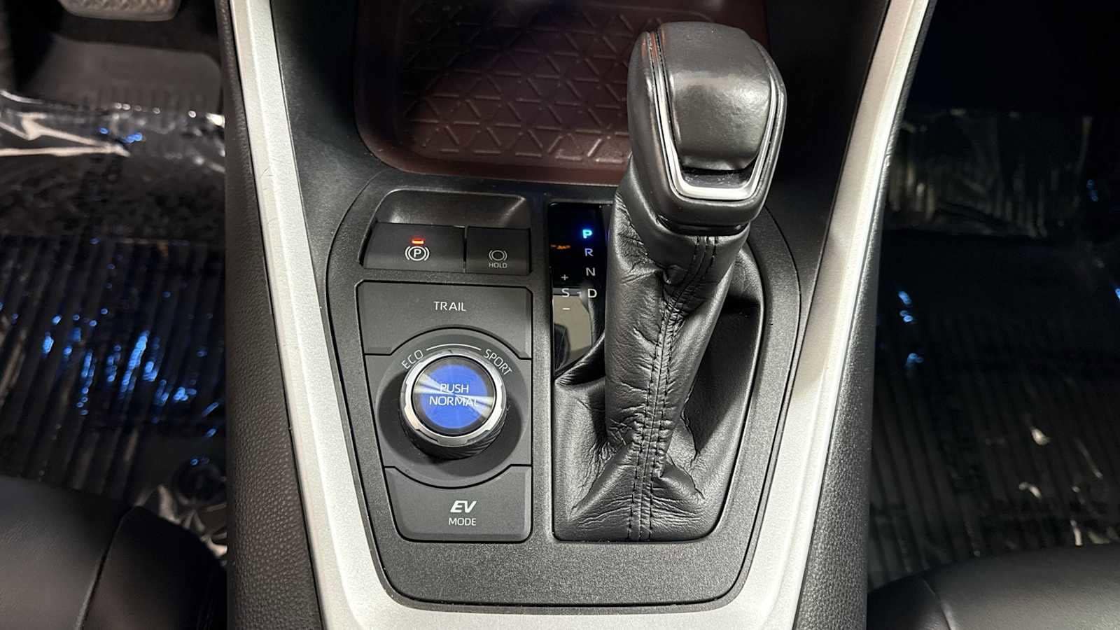 Thumbnail: 2021 Toyota RAV4 - 22