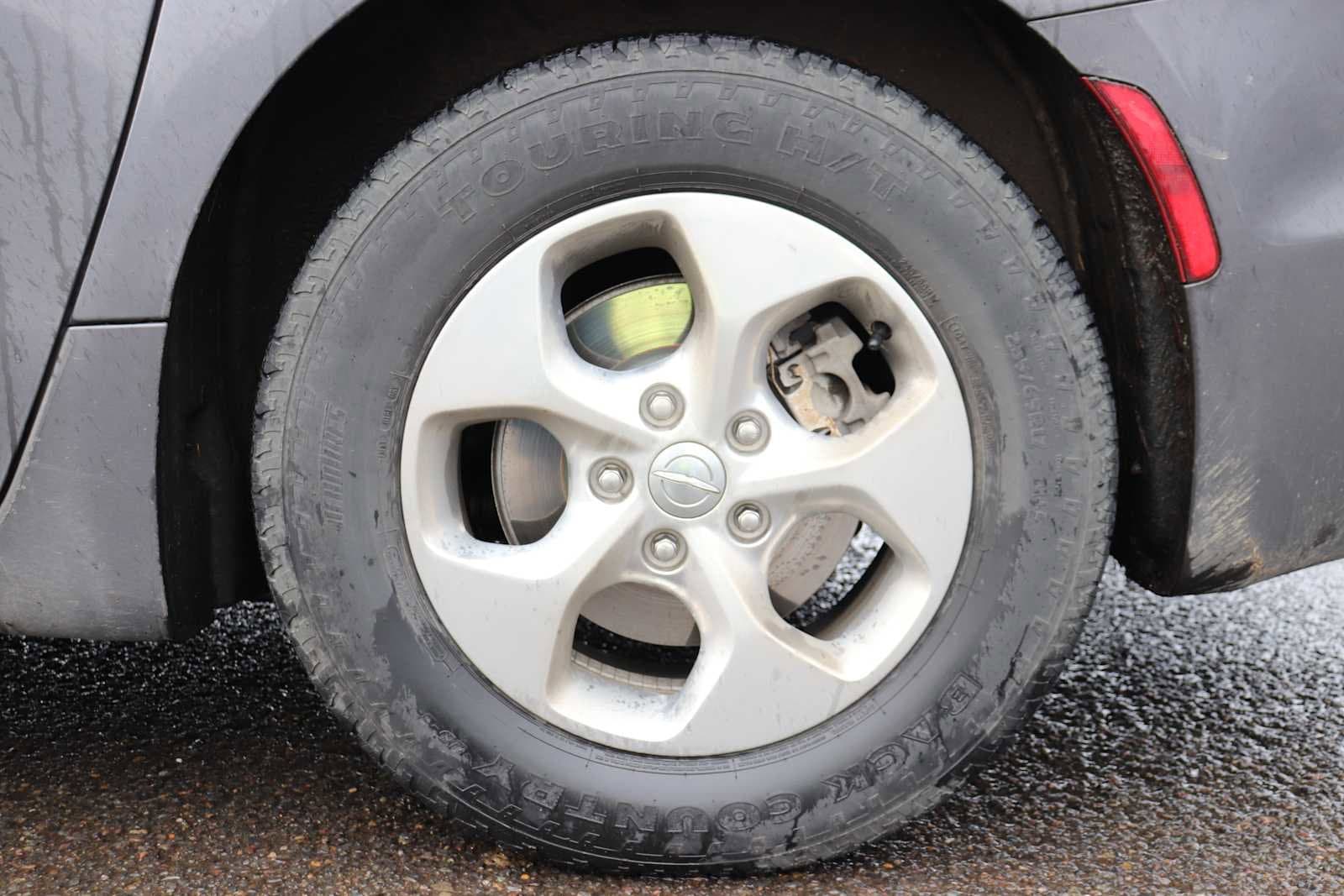 Thumbnail: 2018 Chrysler Pacifica - 9