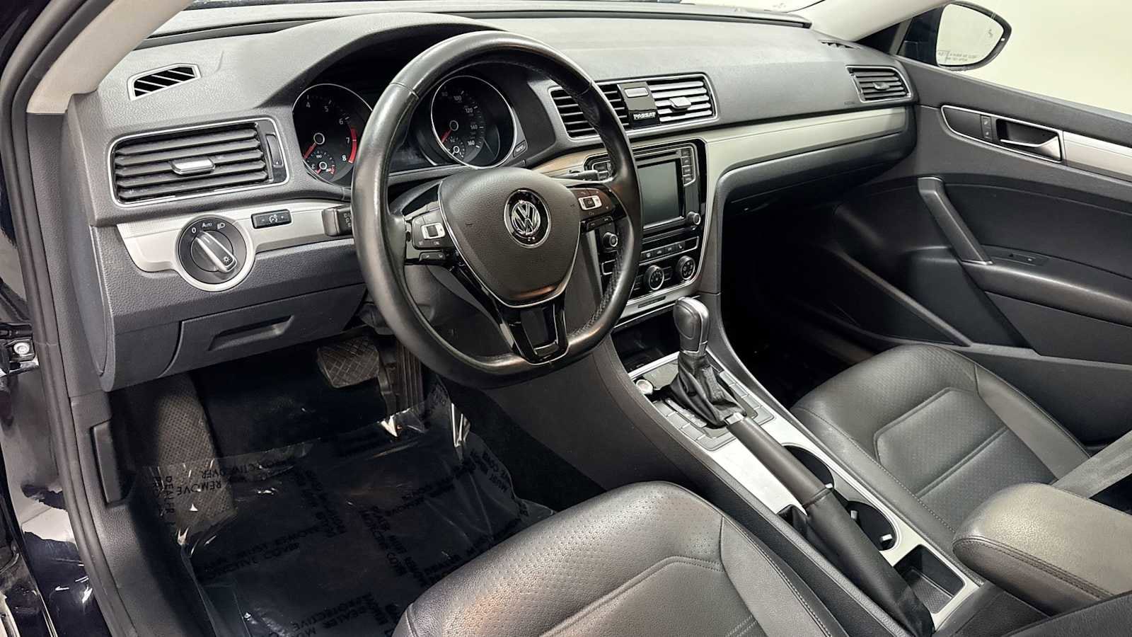 Thumbnail: 2019 Volkswagen Passat - 12